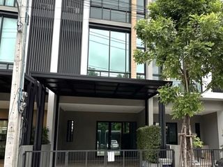 For rent 3 Beds townhouse in Lat Phrao, Bangkok