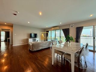 For rent 2 bedrooms apartment in Watthana, Bangkok