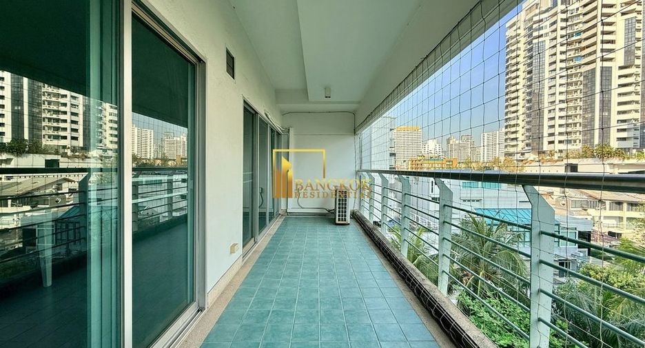 For rent 2 bedrooms apartment in Watthana, Bangkok