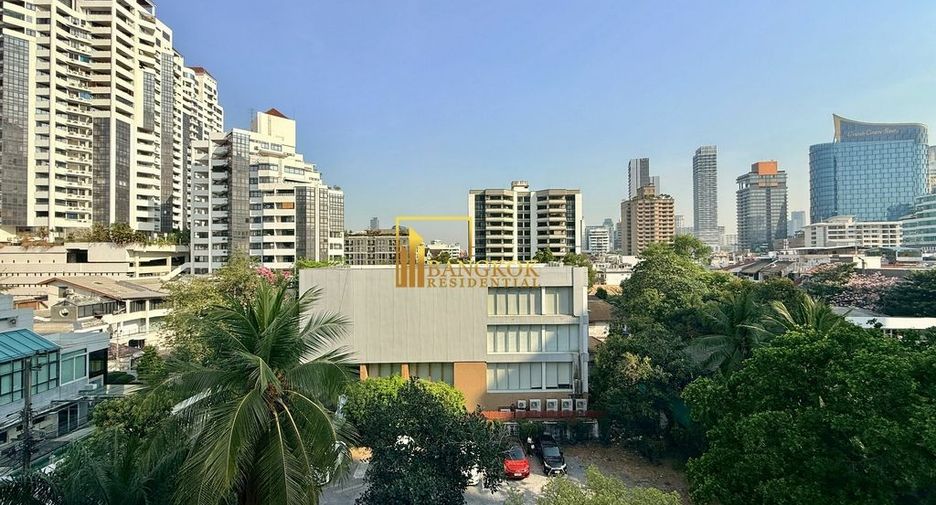 For rent 2 bedrooms apartment in Watthana, Bangkok