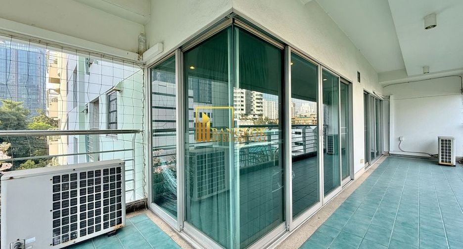 For rent 2 bedrooms apartment in Watthana, Bangkok