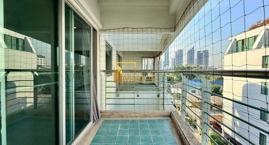 For rent 2 bedrooms apartment in Watthana, Bangkok