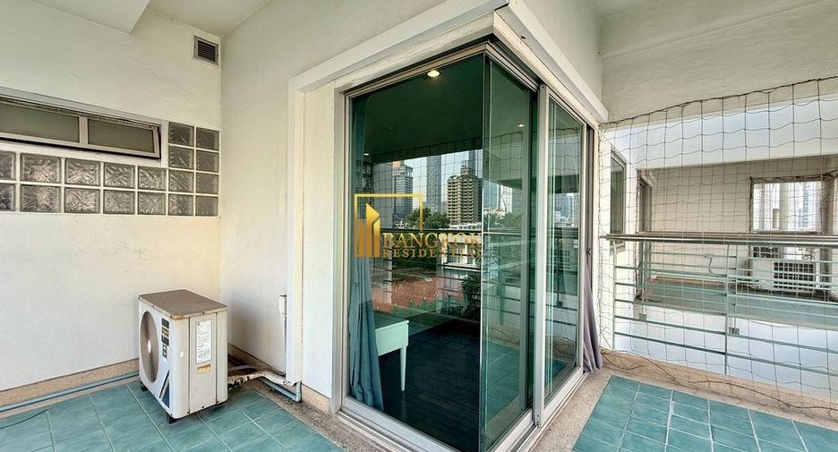For rent 2 bedrooms apartment in Watthana, Bangkok