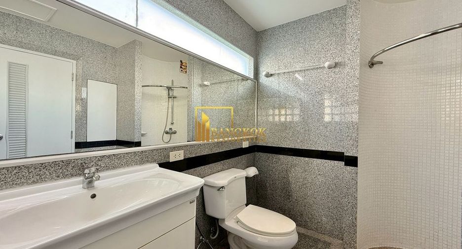 For rent 2 bedrooms apartment in Watthana, Bangkok