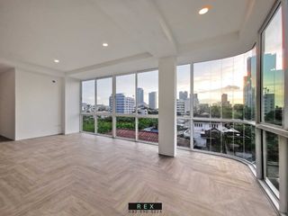 For sale 5 Beds house in Khlong Toei, Bangkok