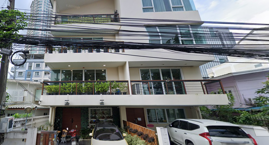 For rent 6 Beds townhouse in Sathon, Bangkok
