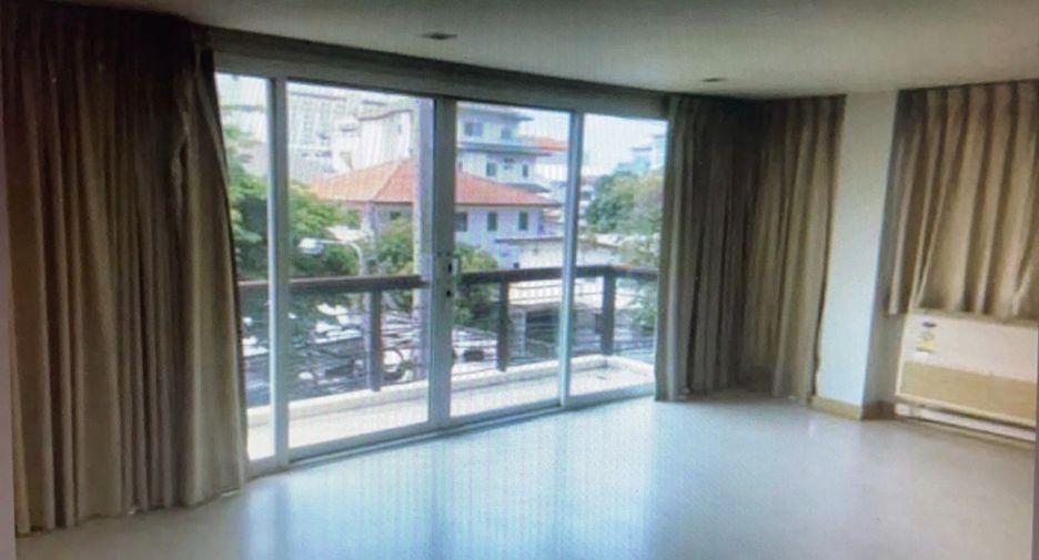 For rent 6 Beds townhouse in Sathon, Bangkok
