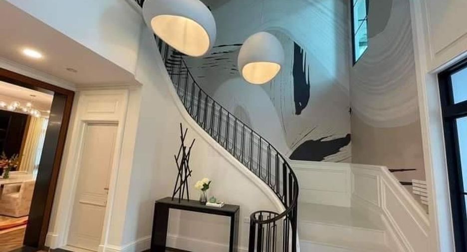 For sale 5 bedrooms house in Saphan Sung, Bangkok