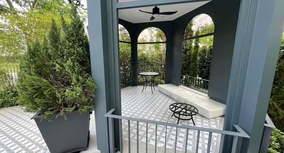 For sale 5 bedrooms house in Saphan Sung, Bangkok