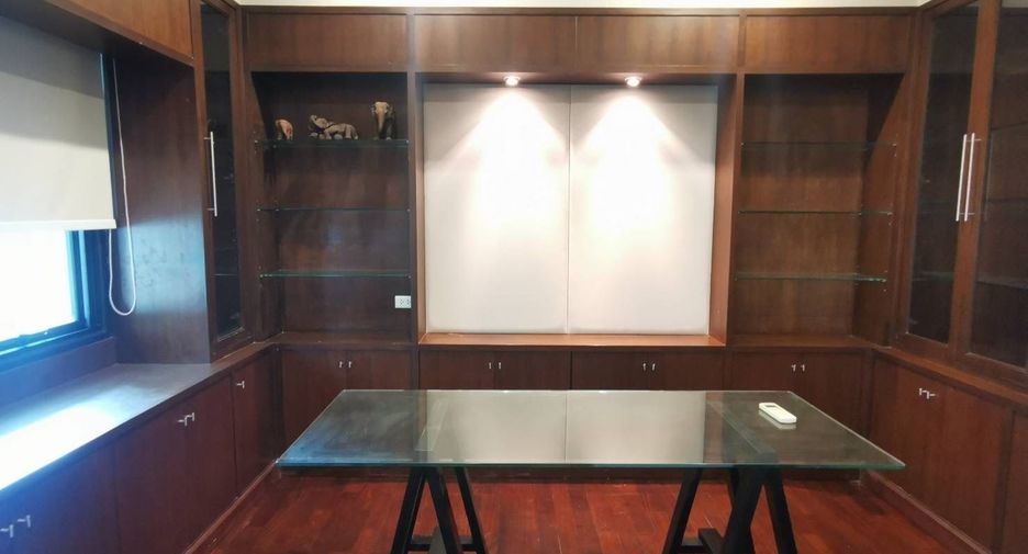 Casa en venta de 4 habitaciones en Suan Luang, Bangkok
