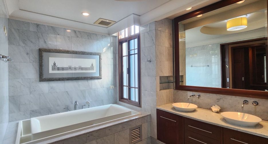 Casa en alquiler y en venta de 5 habitaciones en Watthana, Bangkok