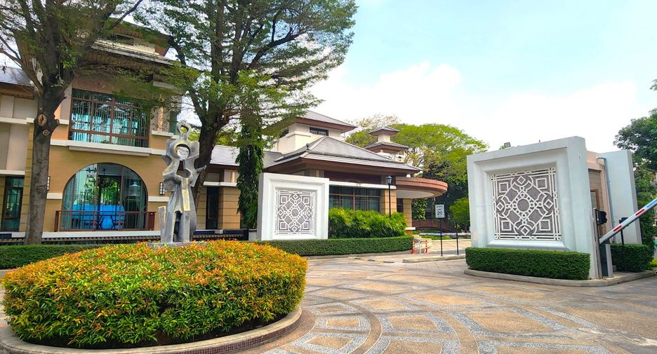 Casa en alquiler y en venta de 5 habitaciones en Watthana, Bangkok