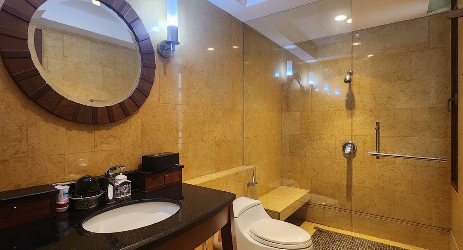 Casa en alquiler y en venta de 5 habitaciones en Watthana, Bangkok