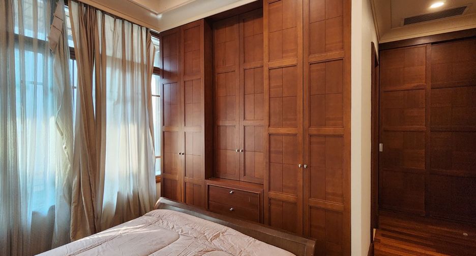 Casa en alquiler y en venta de 5 habitaciones en Watthana, Bangkok