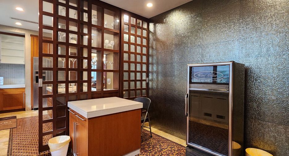Casa en alquiler y en venta de 5 habitaciones en Watthana, Bangkok