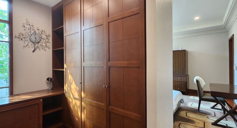 Casa en alquiler y en venta de 5 habitaciones en Watthana, Bangkok