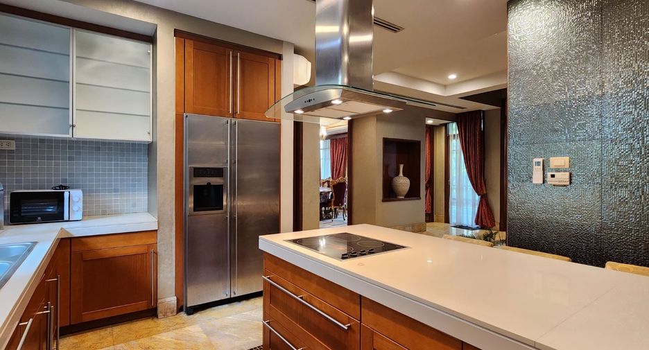 Casa en alquiler y en venta de 5 habitaciones en Watthana, Bangkok