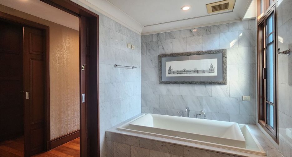 Casa en alquiler y en venta de 5 habitaciones en Watthana, Bangkok