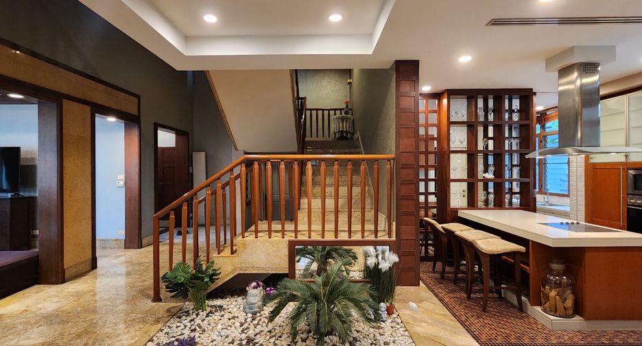 Casa en alquiler y en venta de 5 habitaciones en Watthana, Bangkok