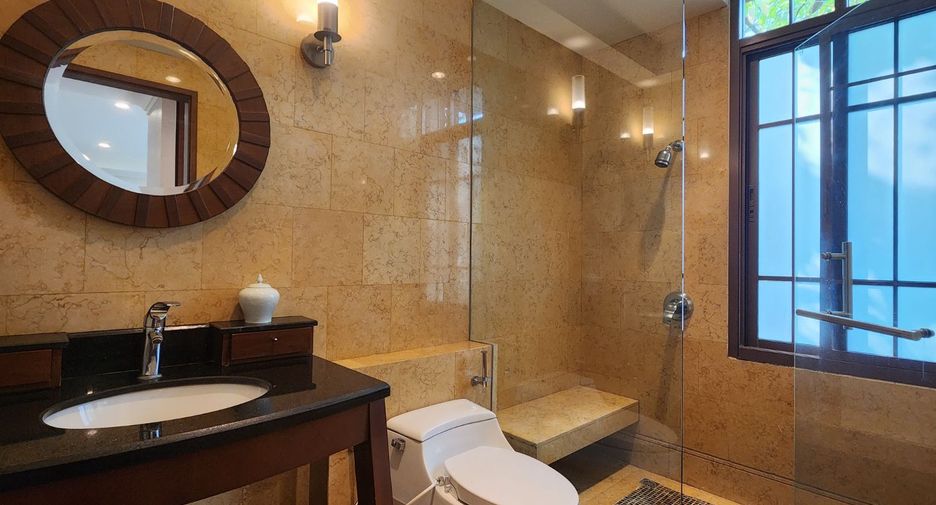 Casa en alquiler y en venta de 5 habitaciones en Watthana, Bangkok