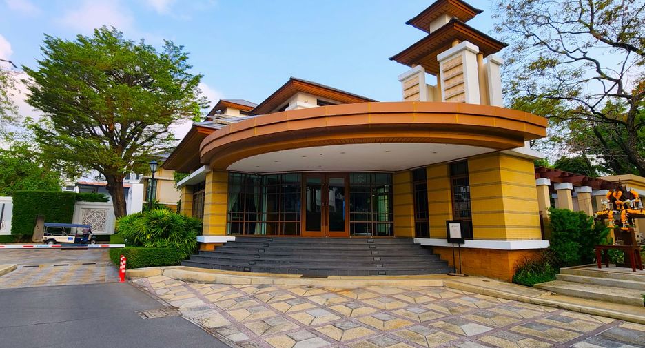 Casa en alquiler y en venta de 5 habitaciones en Watthana, Bangkok