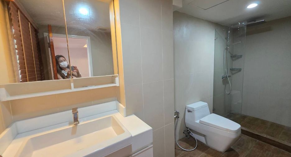 For rent 3 bedrooms townhouse in Pathum Wan, Bangkok