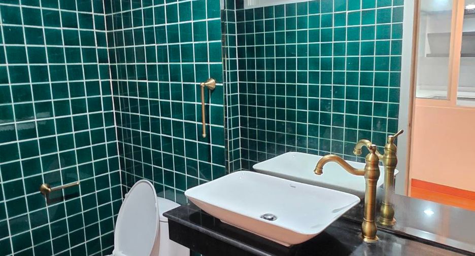 For rent 3 bedrooms townhouse in Pathum Wan, Bangkok