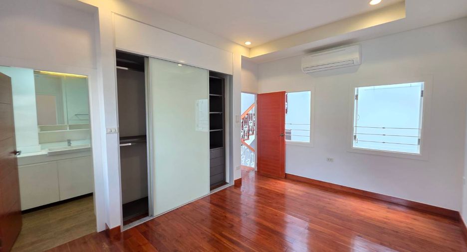 For rent 3 bedrooms townhouse in Pathum Wan, Bangkok
