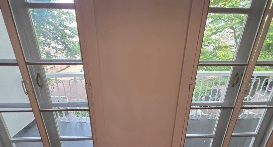 For rent 3 bedrooms townhouse in Pathum Wan, Bangkok