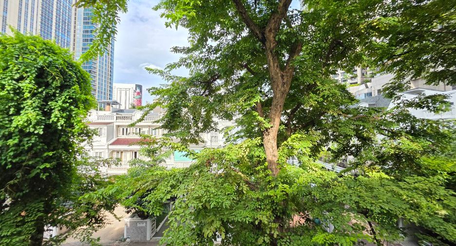 For rent 3 bedrooms townhouse in Pathum Wan, Bangkok