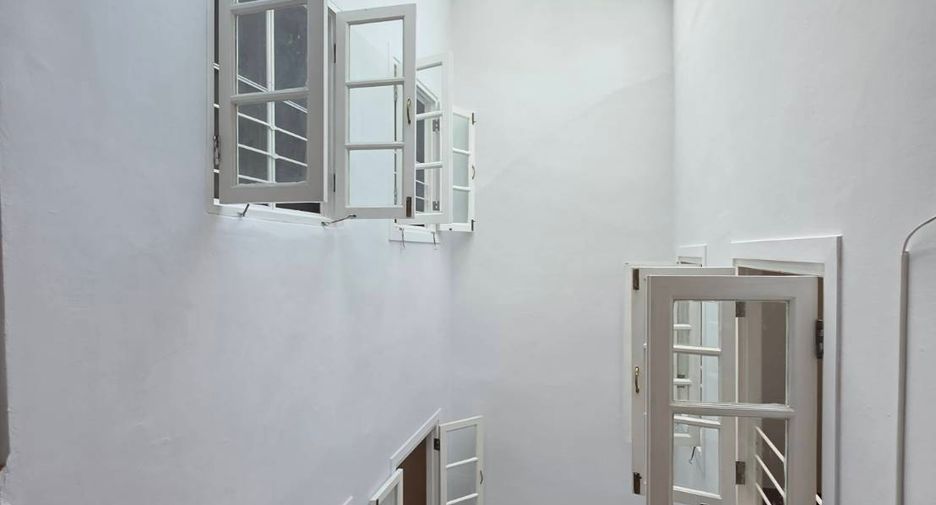 For rent 3 bedrooms townhouse in Pathum Wan, Bangkok