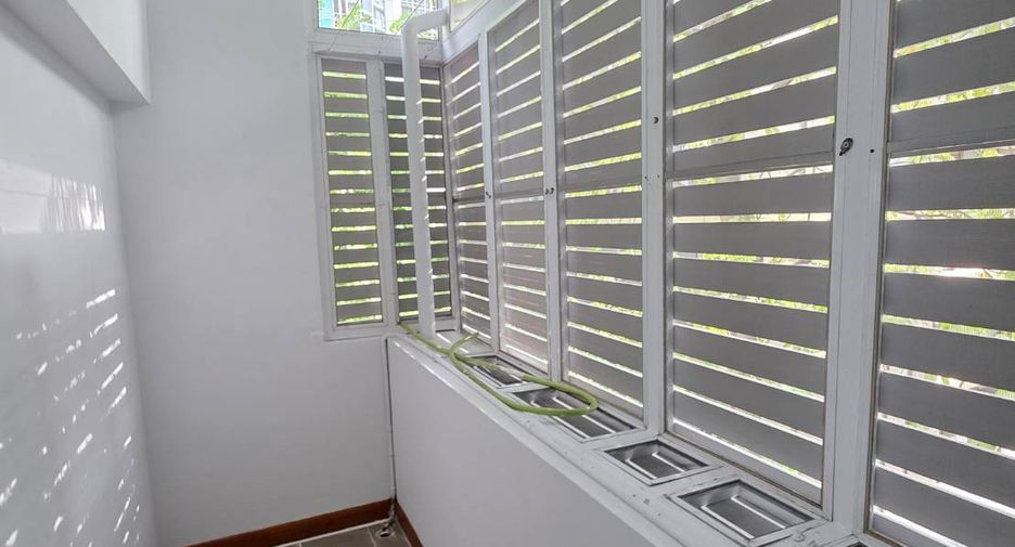 For rent 3 bedrooms townhouse in Pathum Wan, Bangkok