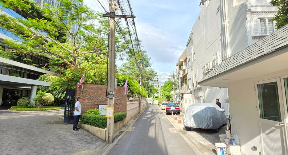 For rent 3 bedrooms townhouse in Pathum Wan, Bangkok