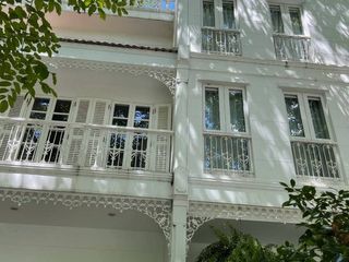 For rent 3 bed townhouse in Pathum Wan, Bangkok