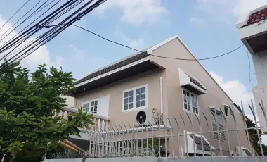 For sale 3 bedrooms house in Phra Khanong, Bangkok