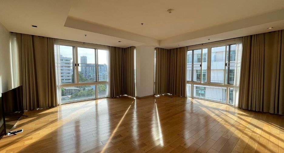 Condo en alquiler y en venta de 4 habitaciones en Khlong Toei, Bangkok