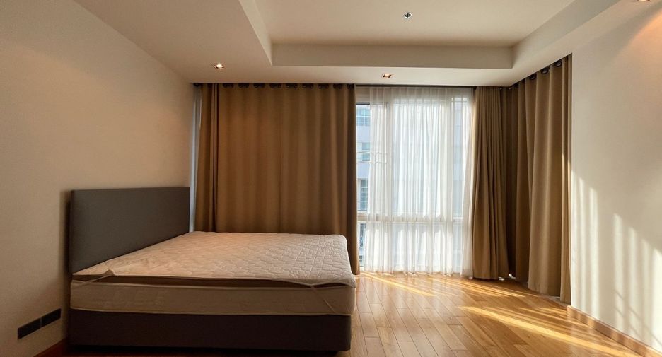 Condo en alquiler y en venta de 4 habitaciones en Khlong Toei, Bangkok