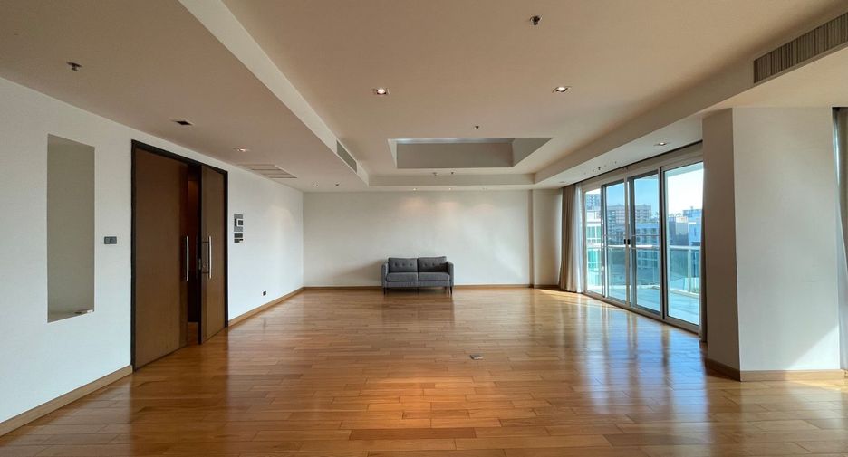 Condo en alquiler y en venta de 4 habitaciones en Khlong Toei, Bangkok