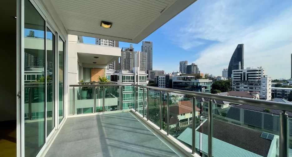 Condo en alquiler y en venta de 4 habitaciones en Khlong Toei, Bangkok