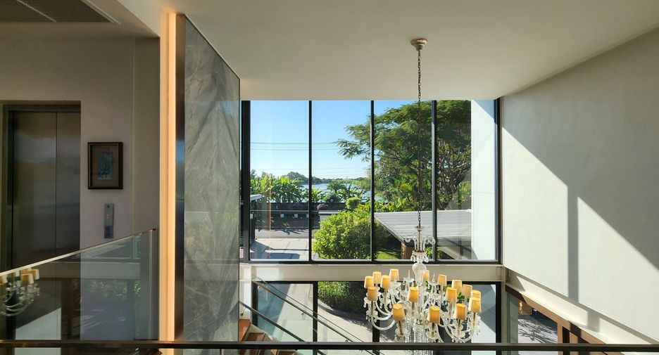 For sale 4 bedrooms house in Lat Krabang, Bangkok