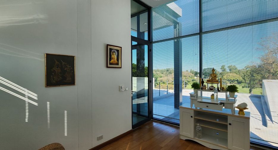For sale 4 bedrooms house in Lat Krabang, Bangkok