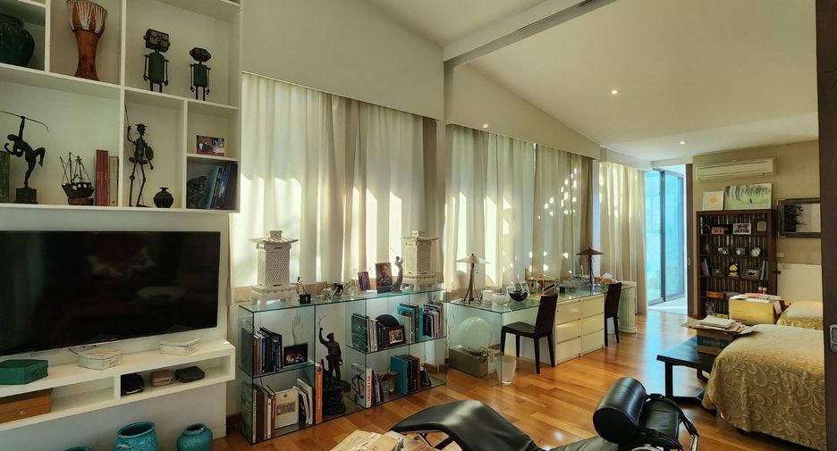 For sale 4 bedrooms house in Lat Krabang, Bangkok