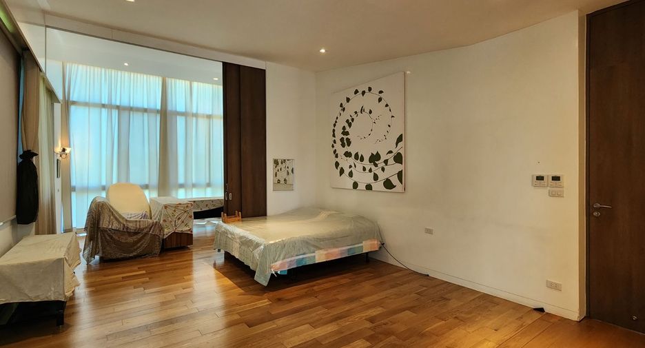 For sale 4 bedrooms house in Lat Krabang, Bangkok