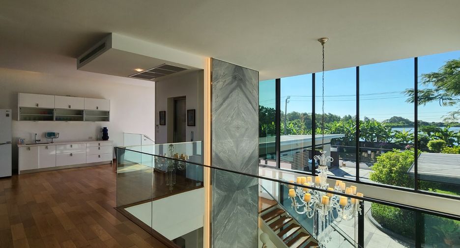 For sale 4 bedrooms house in Lat Krabang, Bangkok