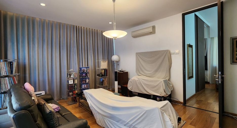 For sale 4 bedrooms house in Lat Krabang, Bangkok