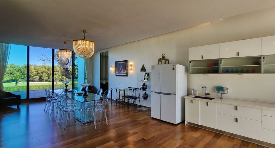 For sale 4 bedrooms house in Lat Krabang, Bangkok