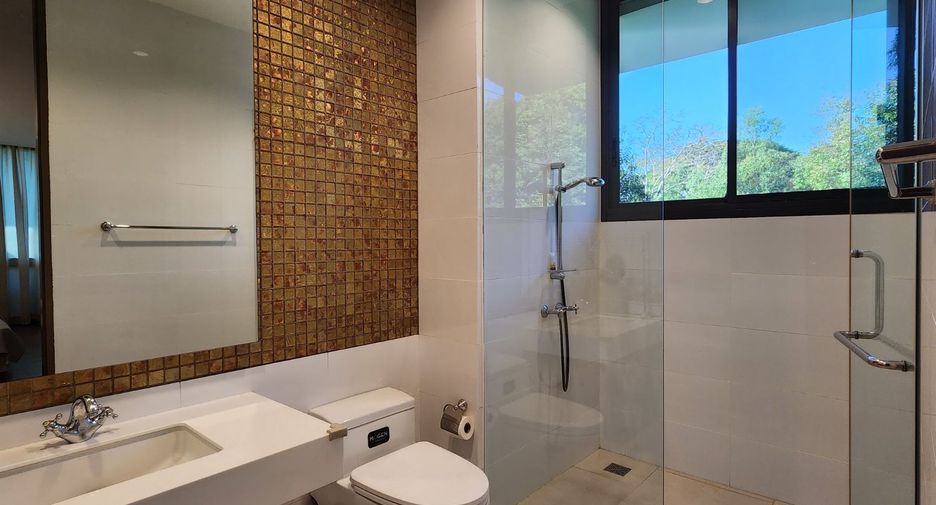For sale 4 bedrooms house in Lat Krabang, Bangkok