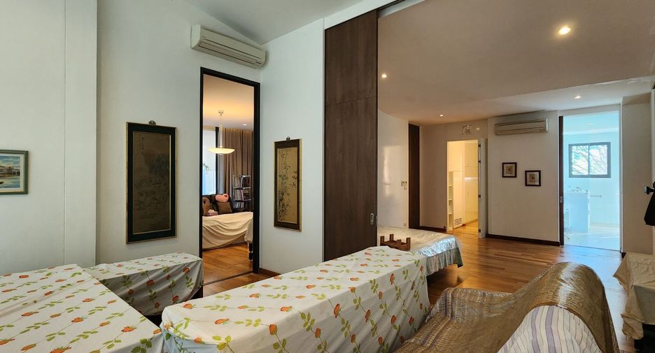 For sale 4 bedrooms house in Lat Krabang, Bangkok