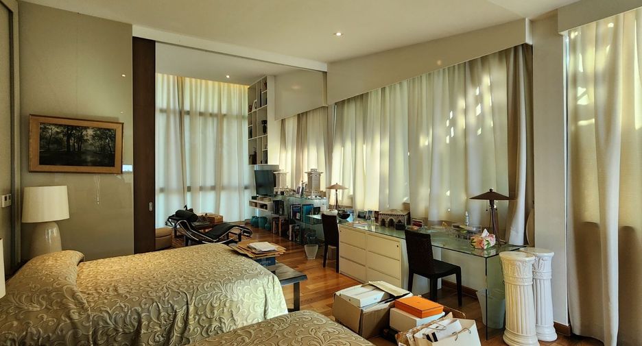 For sale 4 bedrooms house in Lat Krabang, Bangkok