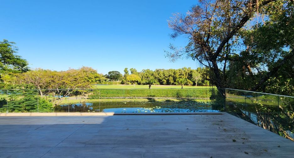 For sale 4 bedrooms house in Lat Krabang, Bangkok